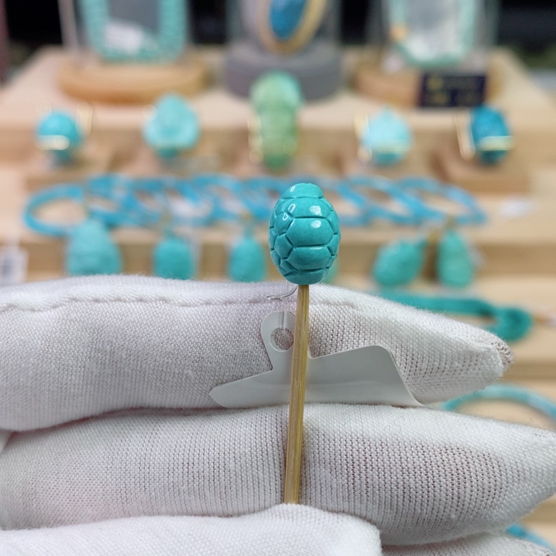 绿松石未镶嵌珠宝奇石