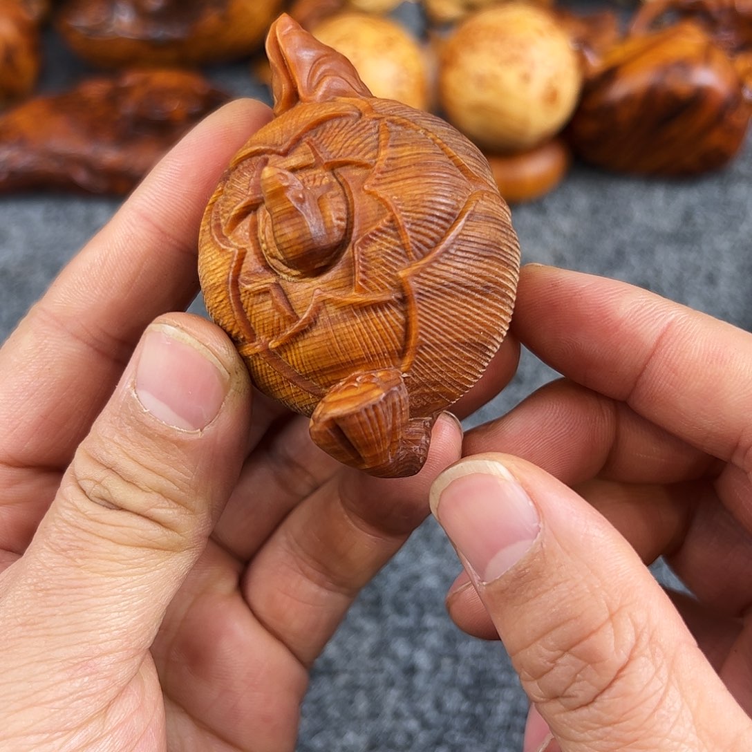 柏木太行崖柏黑油塘心手把件