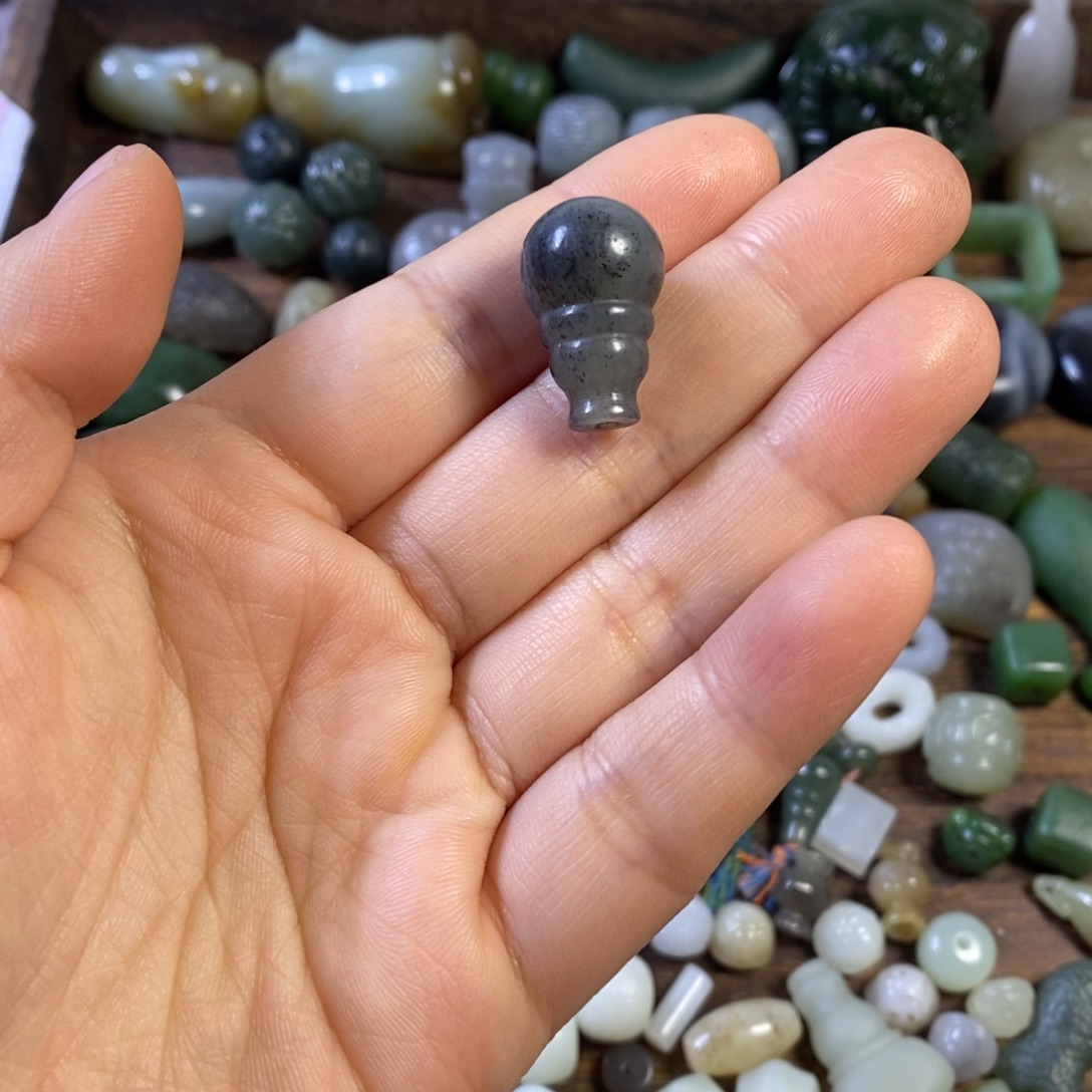 *****和田玉未镶嵌车挂