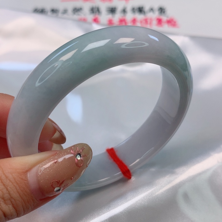 翡翠手镯未镶嵌54圈