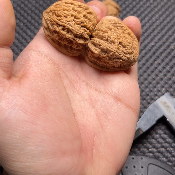 文玩核桃吊坠唐三角