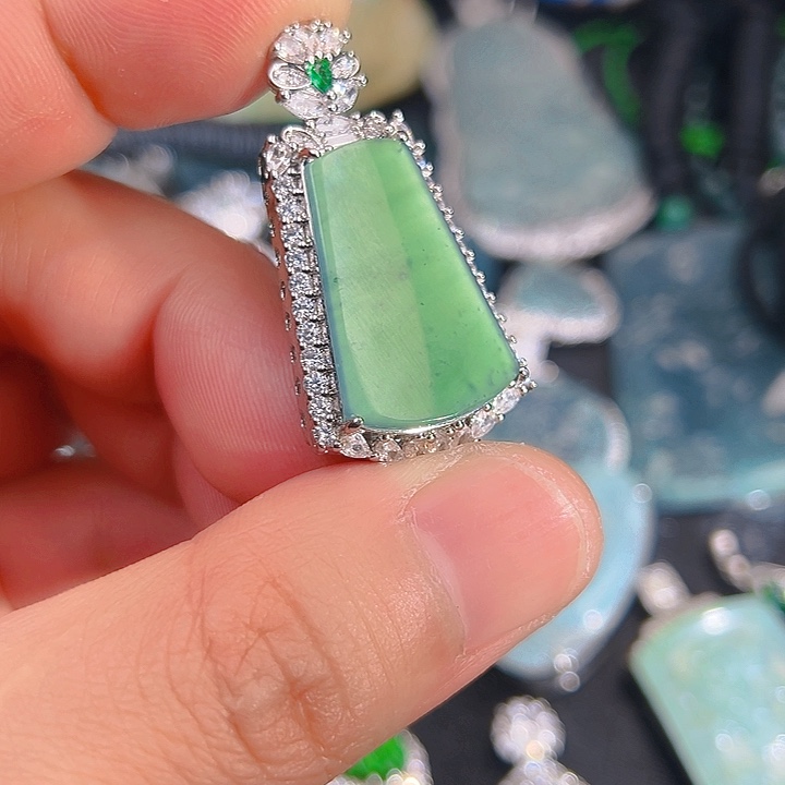 翡翠颈饰未镶嵌4，