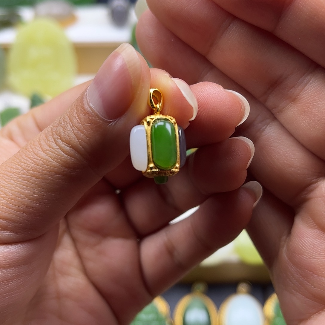 宁***滥和田玉银S925镶嵌颈饰