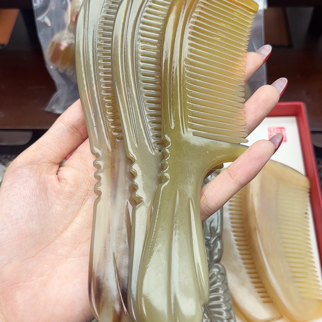 纯手工制作纯牛角梳子
