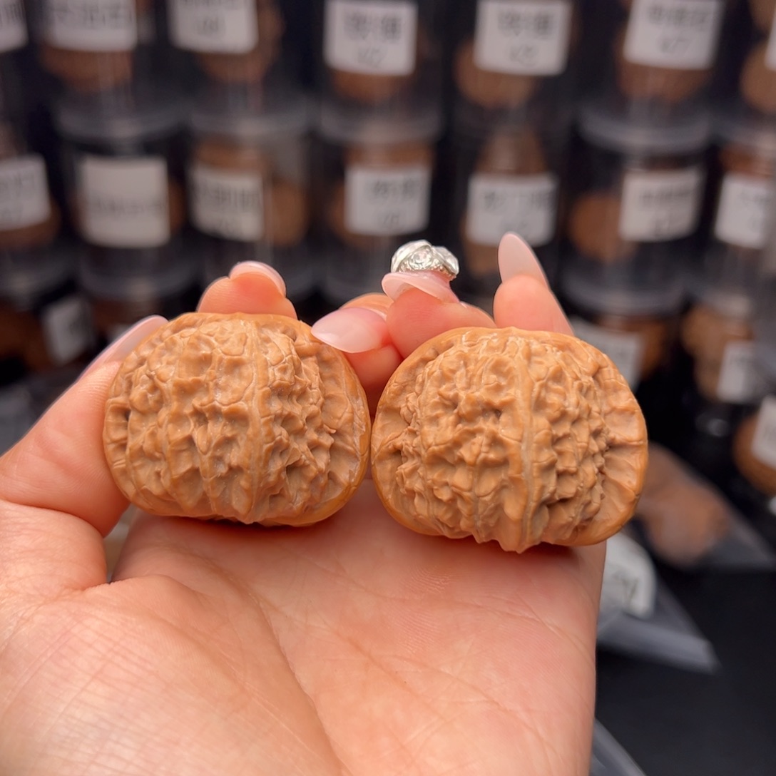 文玩核桃吊坠y***.白狮子