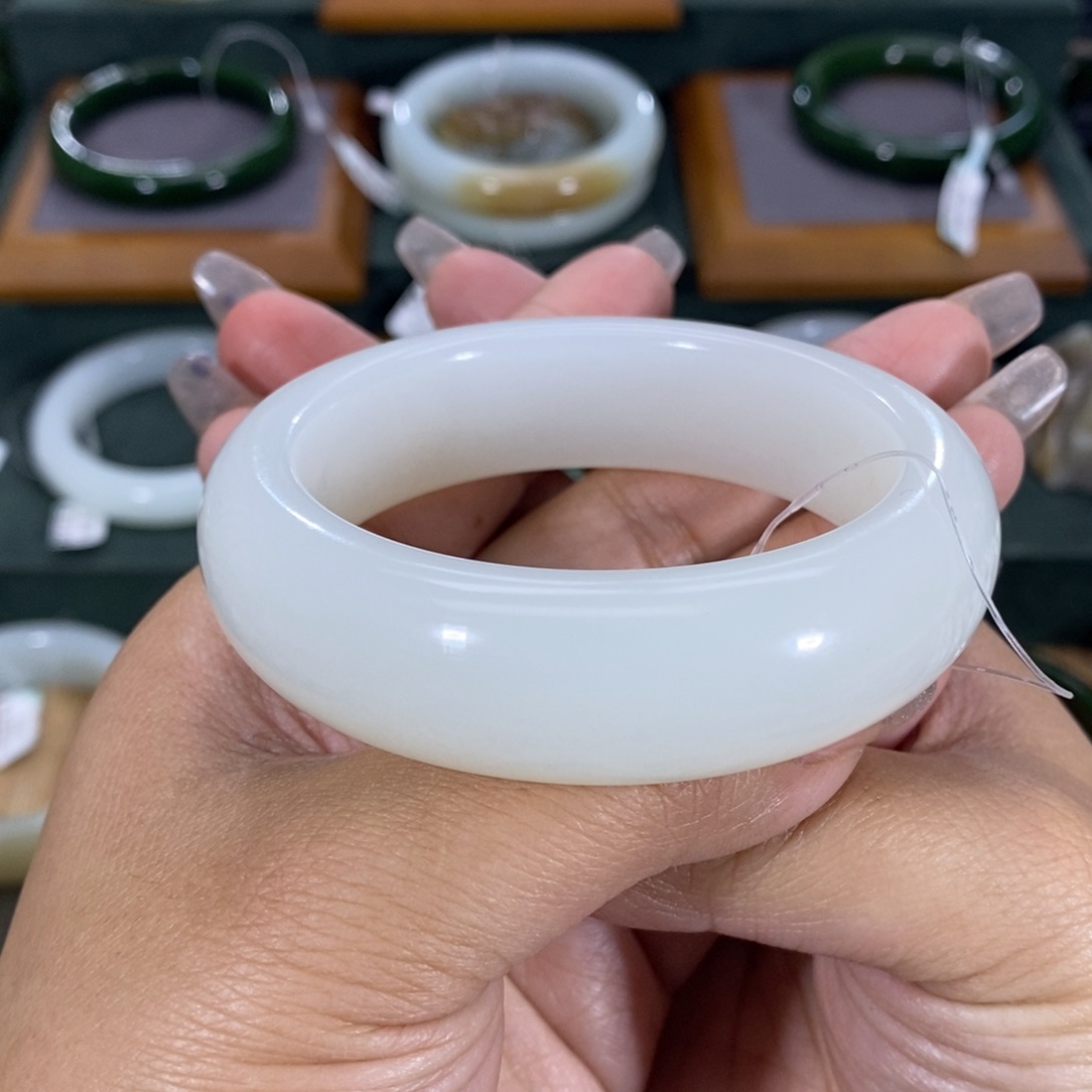 和田玉手镯未镶嵌