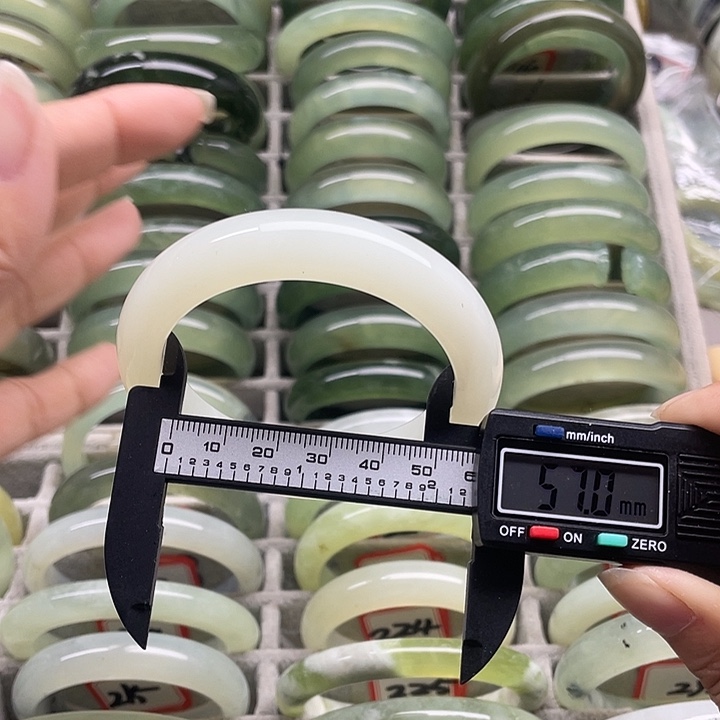 蛇纹石玉未镶嵌手镯201