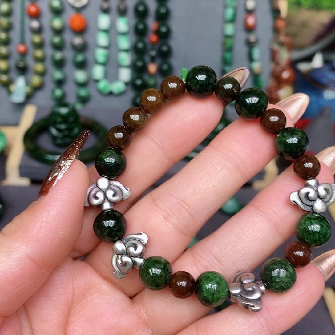 翡翠手链未镶嵌漂亮美眉