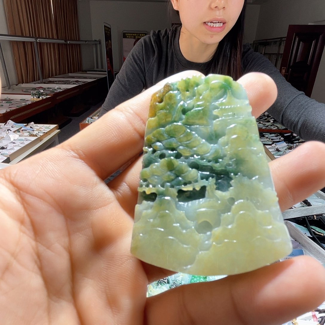 翡翠未镶嵌颈饰一