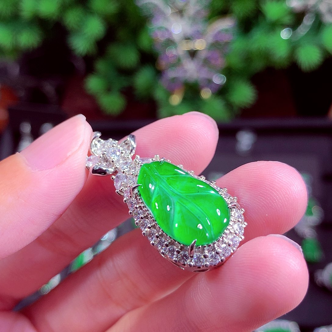 颈饰未镶嵌翡翠天然