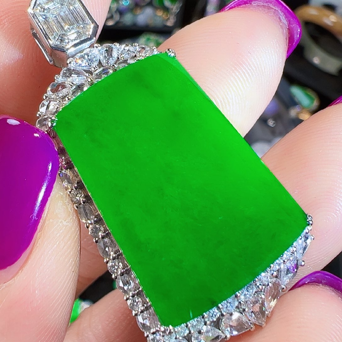 翡翠颈饰18K金镶嵌签收后24小时鉴赏期