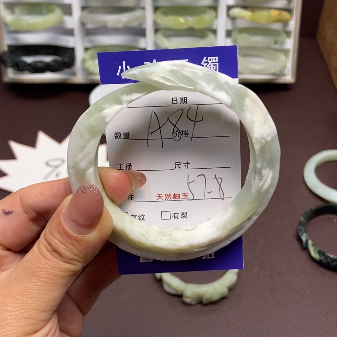 蛇纹石玉手镯未镶嵌