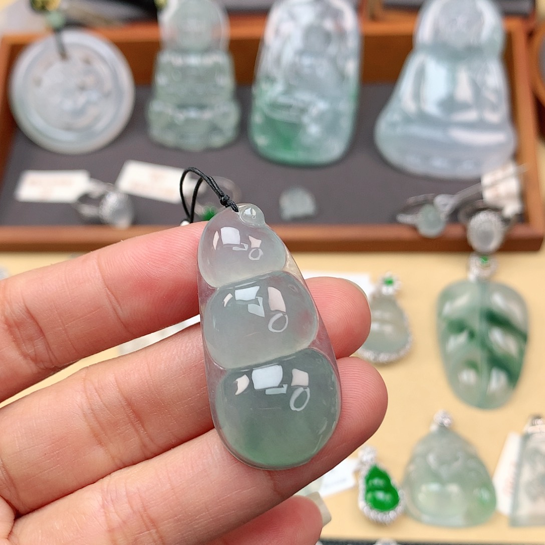 翡翠颈饰18K金镶嵌福豆