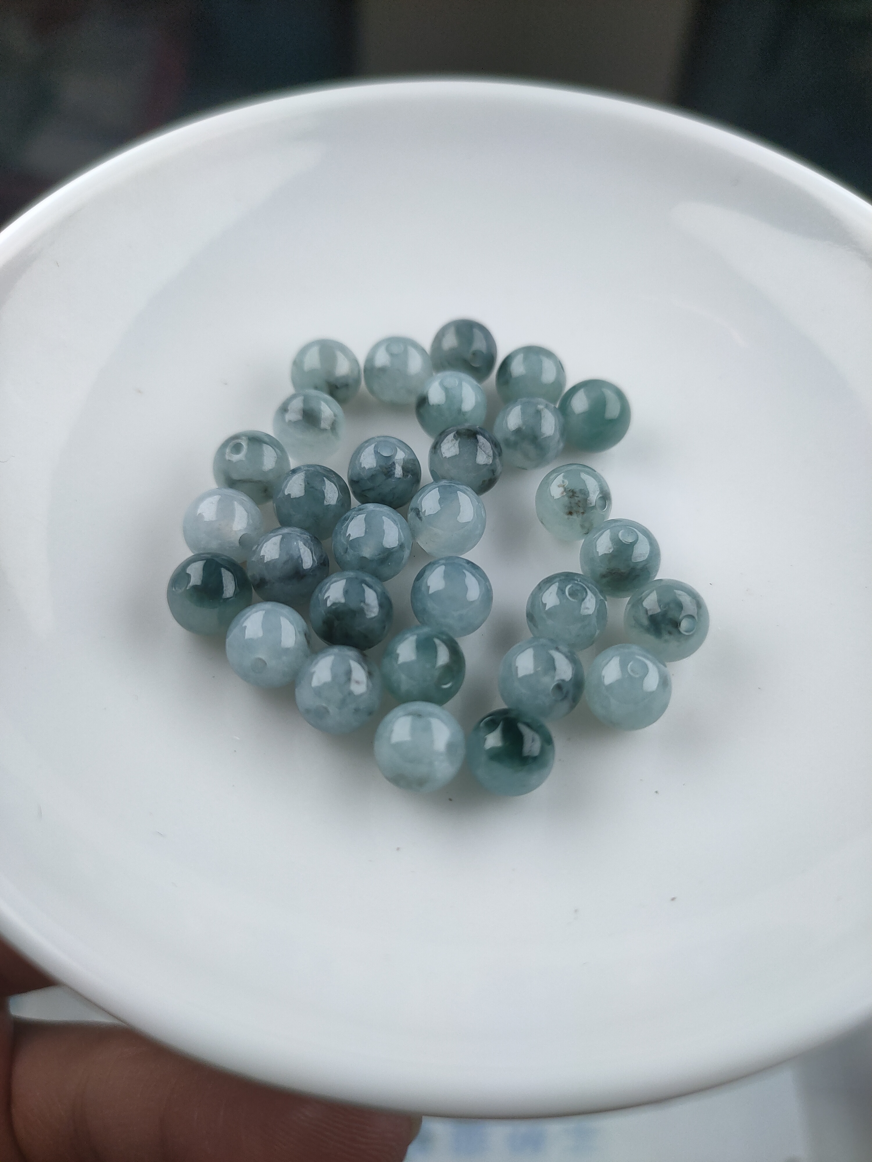 天然A貨翡翠.冰蓝飘花圆珠.尺寸约6.7mm.15颗
