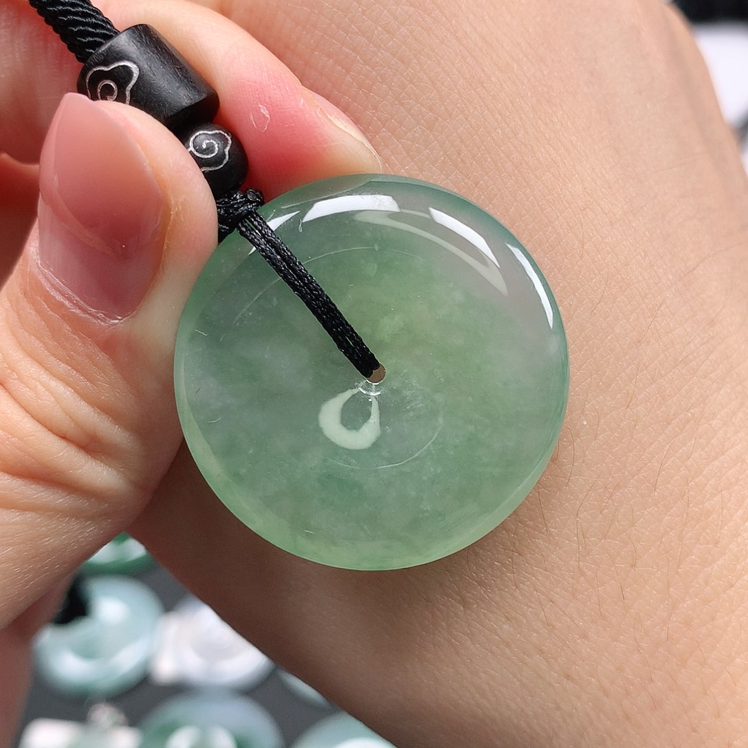 翡翠颈饰未镶嵌平安