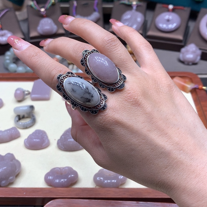 石英质玉颈饰足铂镶嵌大****檬