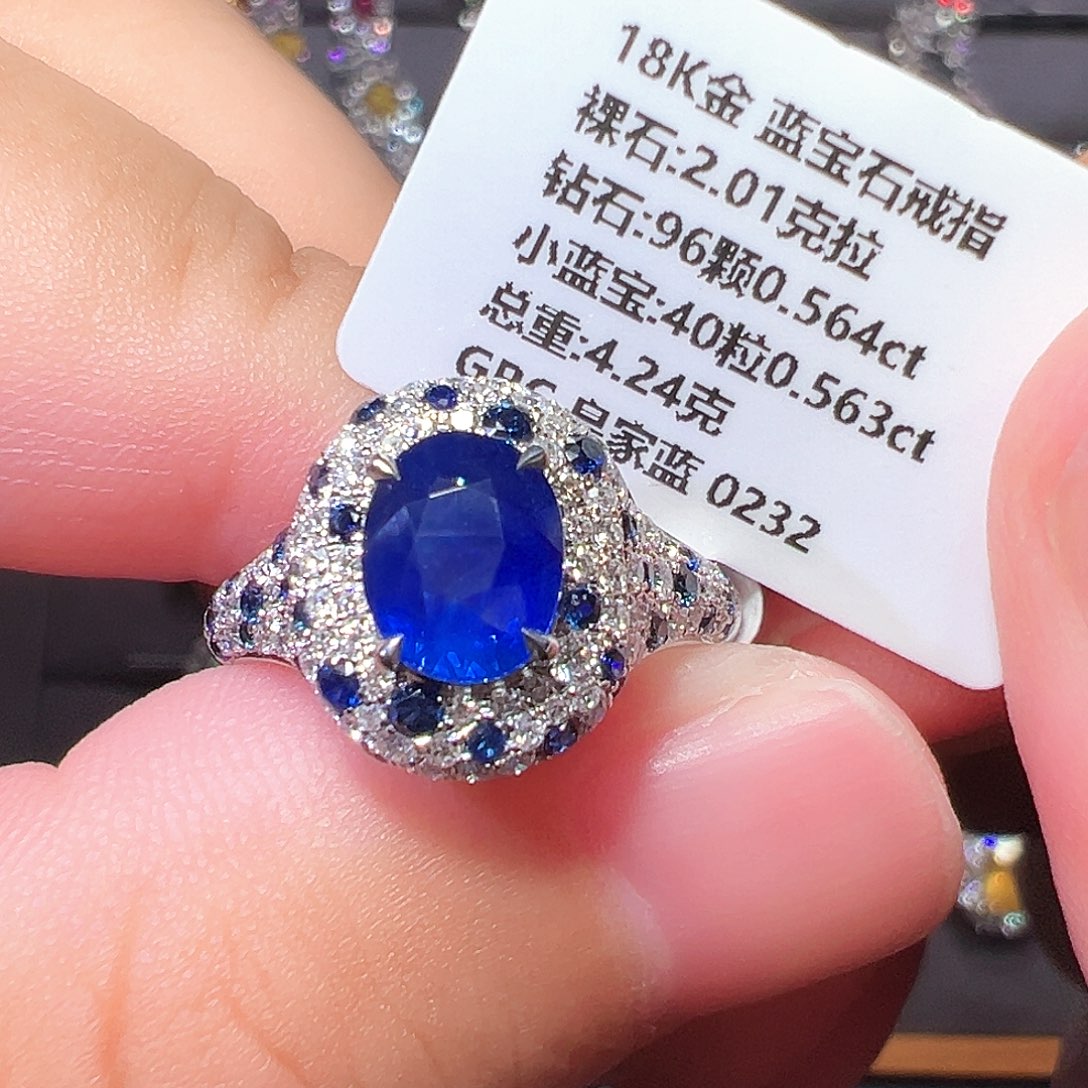 18K金镶嵌戒指蓝宝石