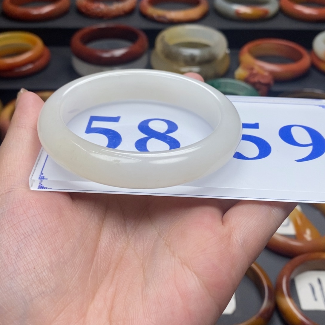 石英质玉（黄龙玉）手镯微瑕未镶嵌