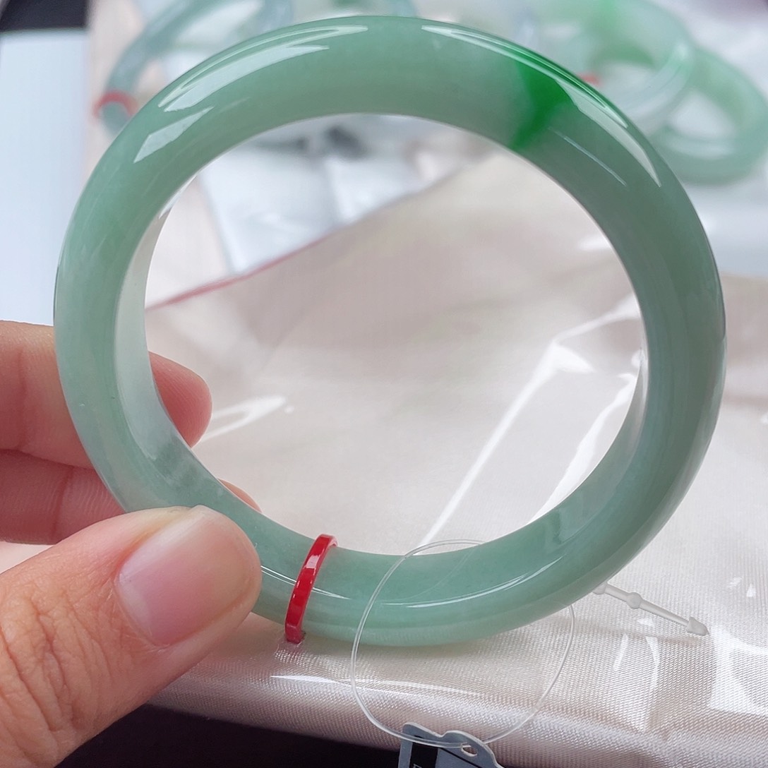 翡翠手镯未镶嵌53/54圈