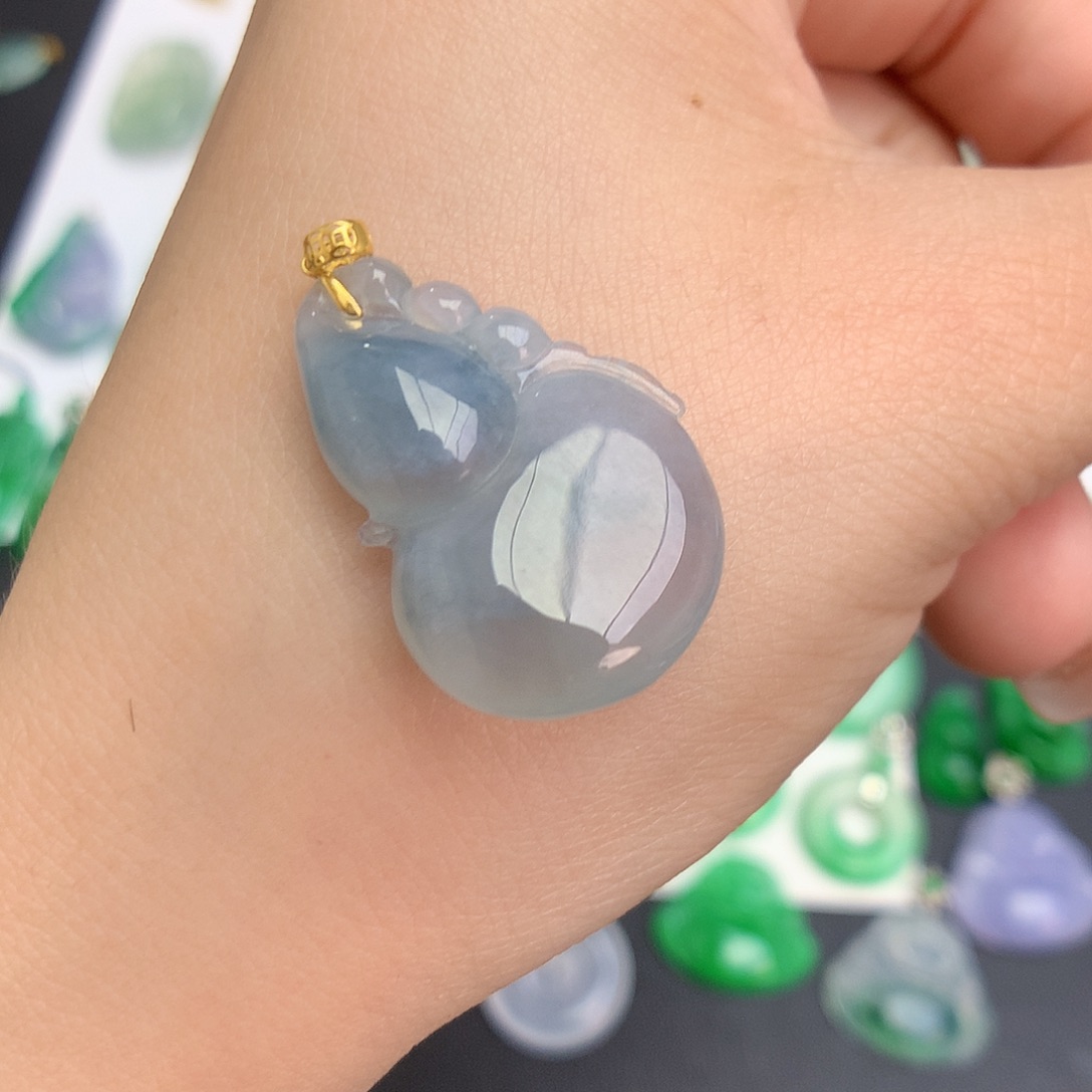 翡翠18K金镶嵌颈饰葫芦