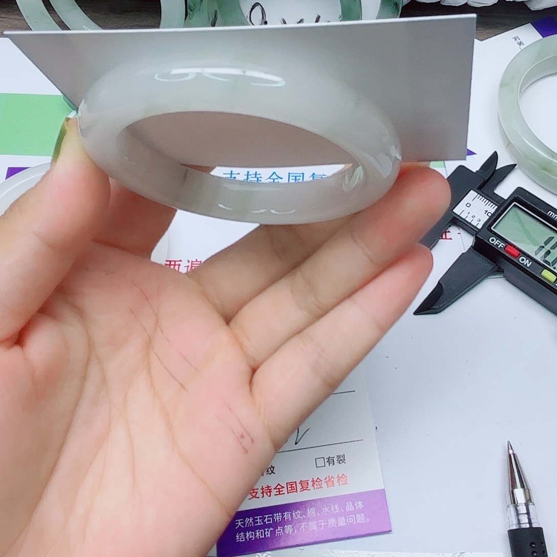 石英质玉手镯未镶嵌107/52
