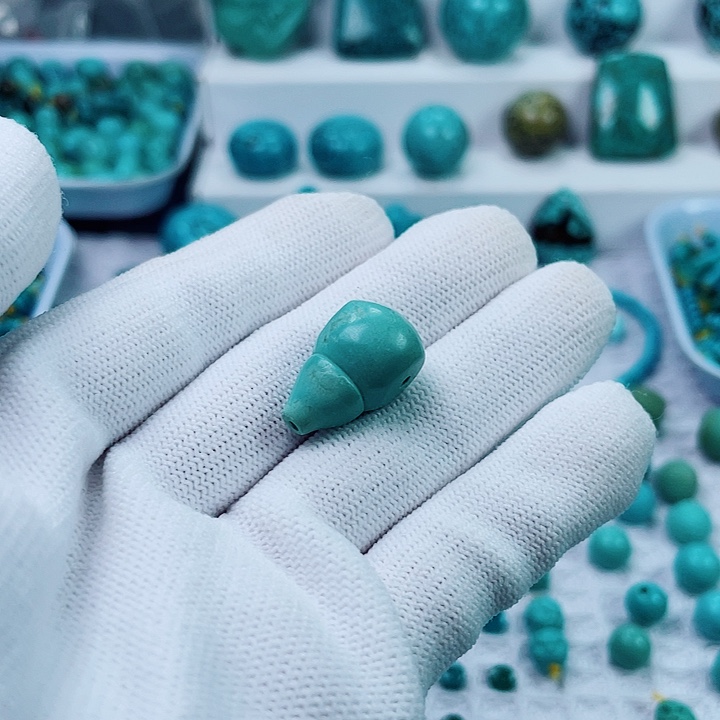 虽***晚未镶嵌绿松石珠宝奇石