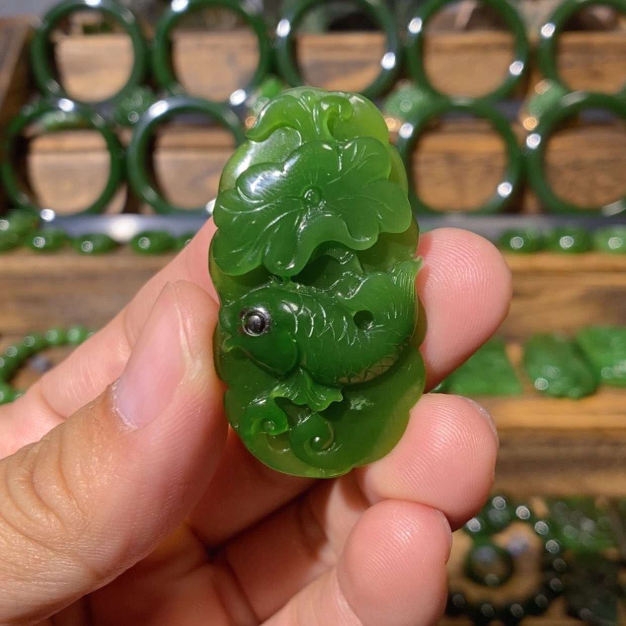 【闪购商品】吊坠(不含链)未镶嵌和田玉俄七红皮阳绿连年有余