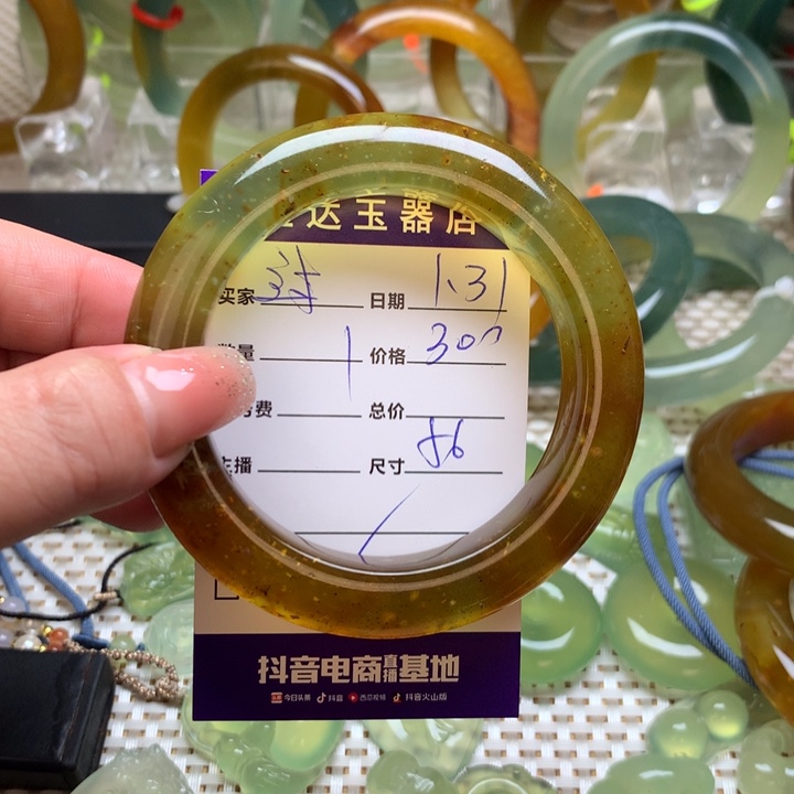 蛇纹石玉手镯未镶嵌过**龙