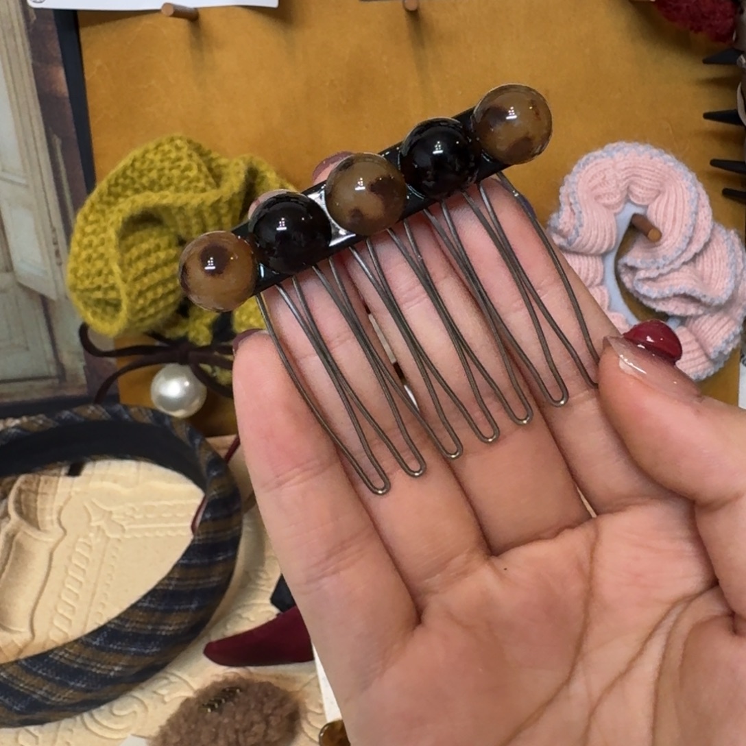 布艺铁合金豆豆插梳