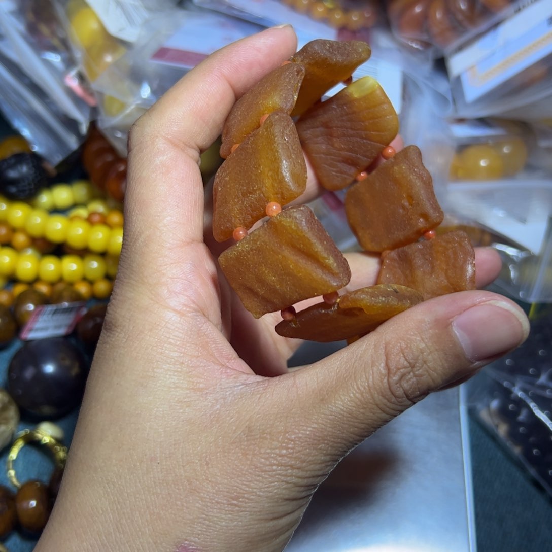 琥珀珠宝奇石未镶嵌