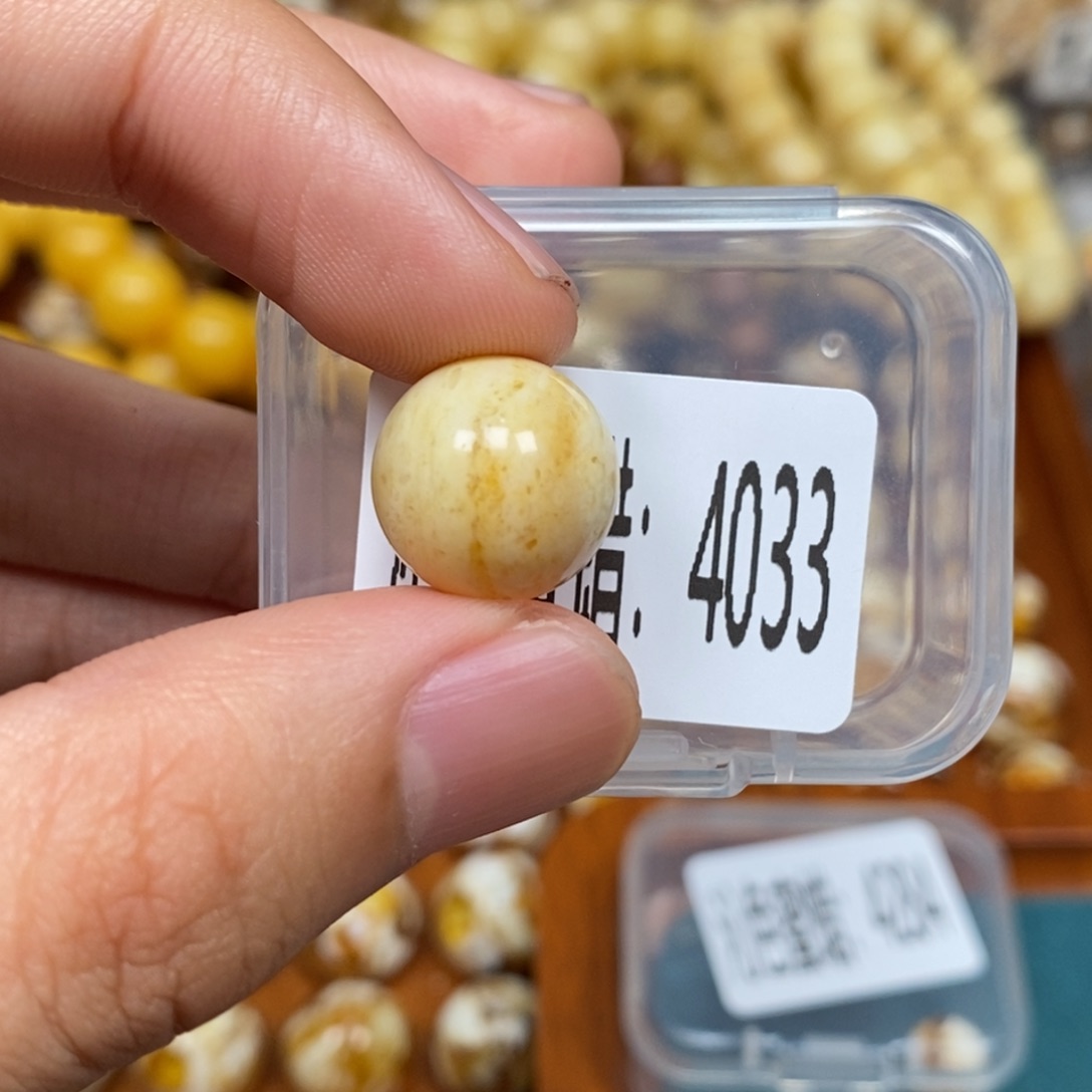 蜜蜡未镶嵌珠宝奇石4033