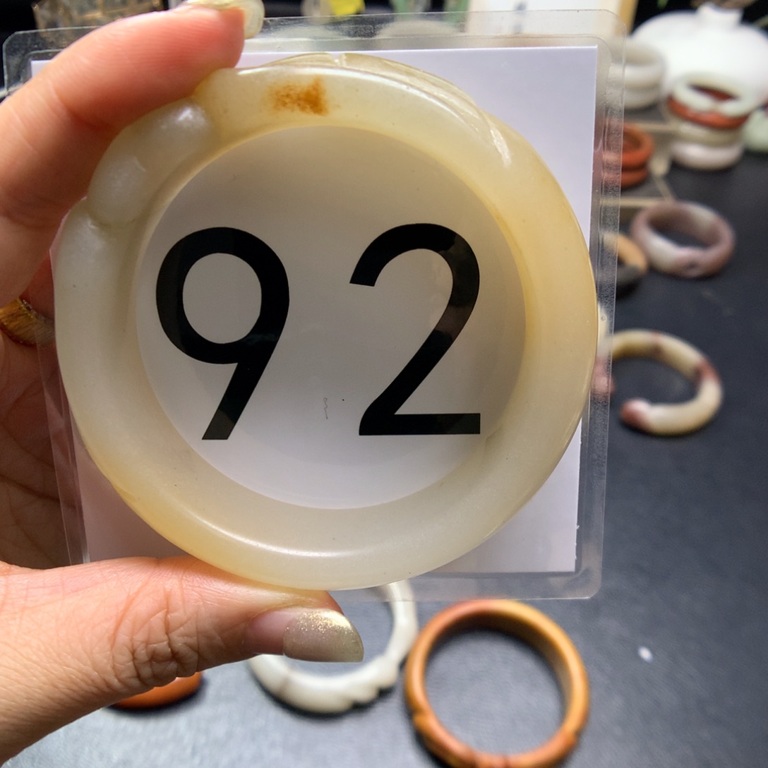 石英质玉手镯未镶嵌柚*?