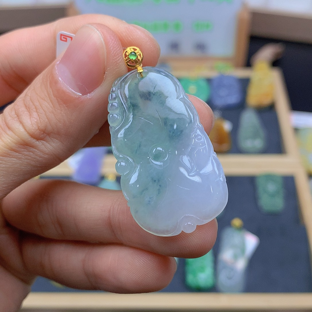 翡翠颈饰18K金镶嵌翡翠 