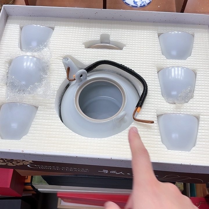 孤品茶具套装等。           