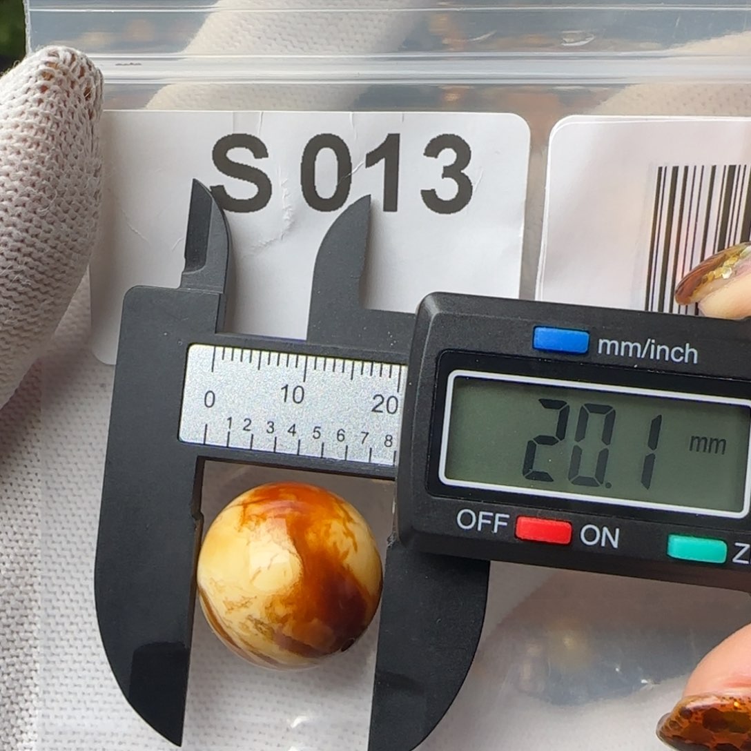 琥珀裸石未镶嵌20尺寸