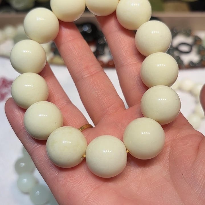 往***生蛇纹石玉未镶嵌手串