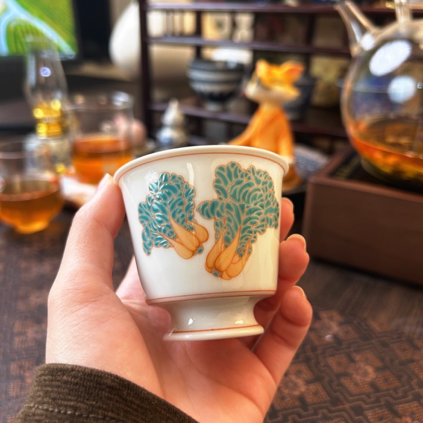 Q224[甄晨窑]景德镇手工手绘红绿彩白菜（百财）主人杯—70ml