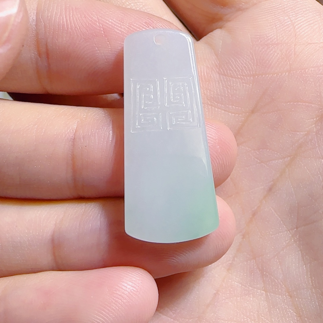 翡翠未镶嵌颈饰无事牌