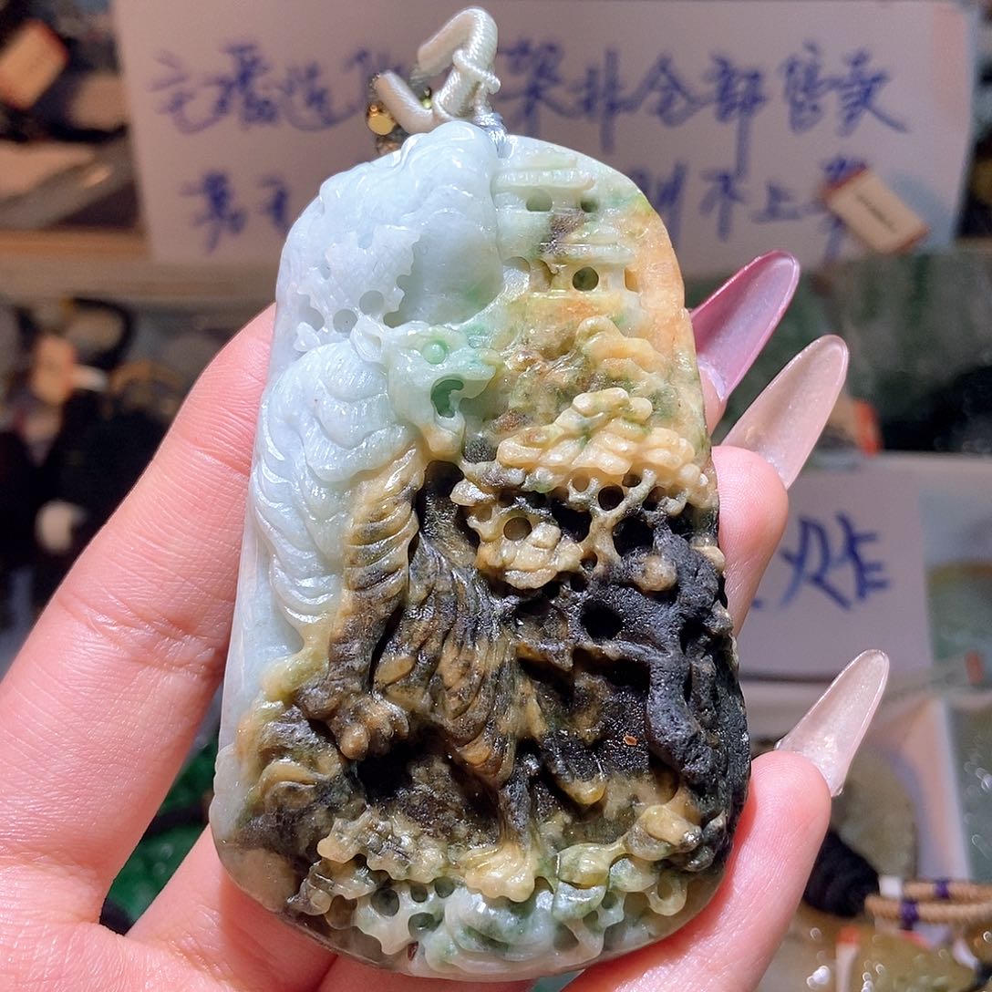 翡翠颈饰未镶嵌翡翠