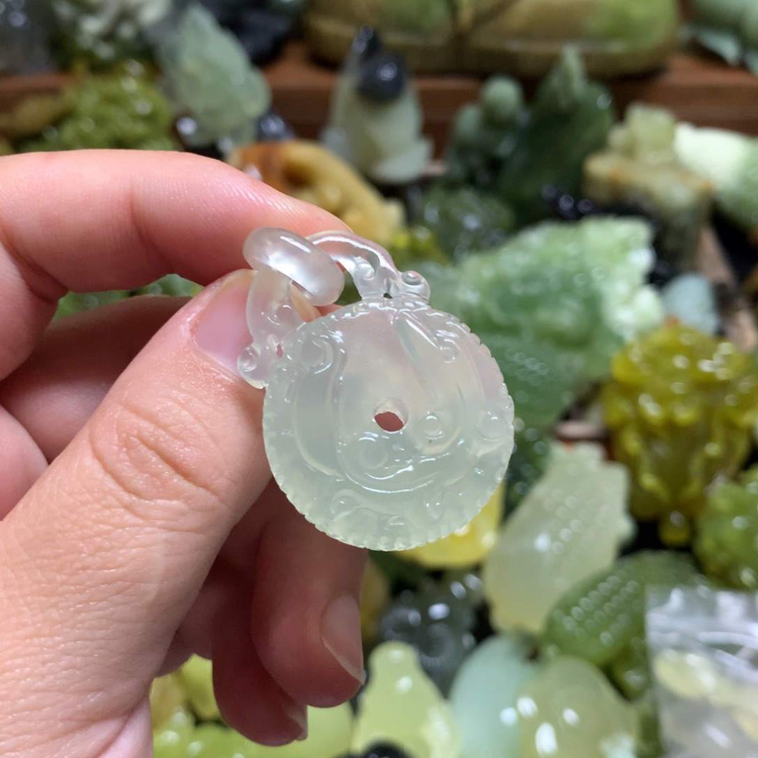 未镶嵌岫玉手把吊坠