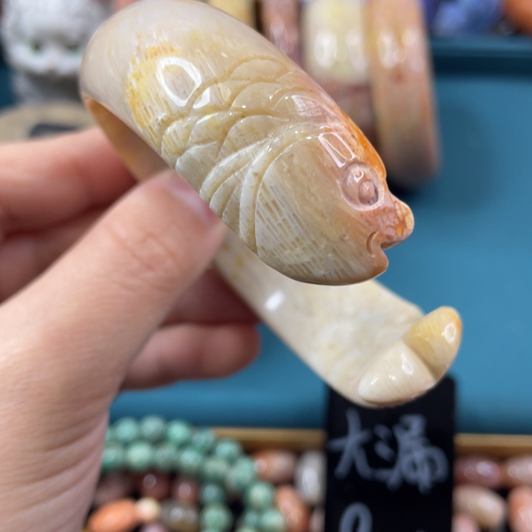 未镶嵌手镯硅化玉