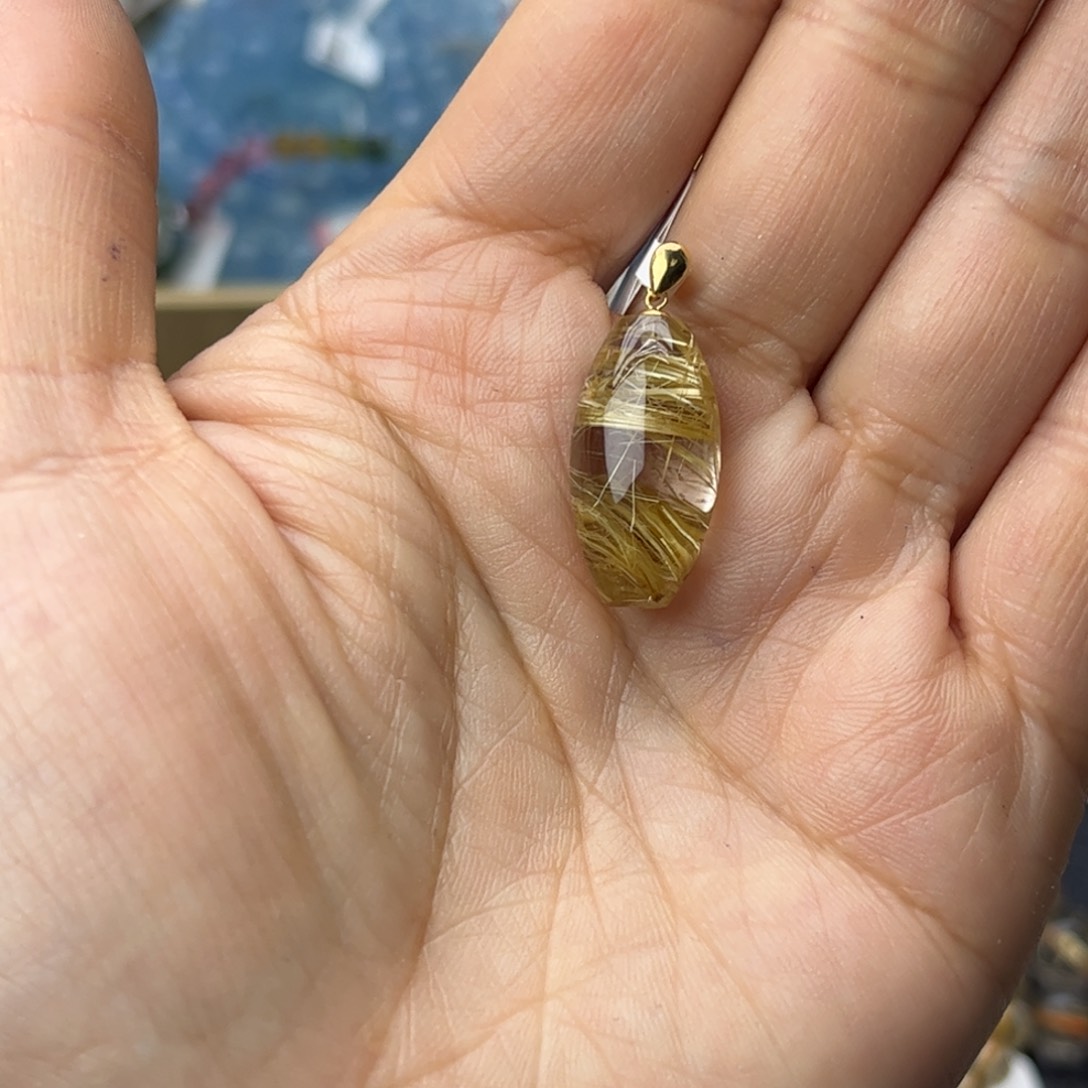 水晶颈饰18K金镶嵌r****?天然水晶吊坠