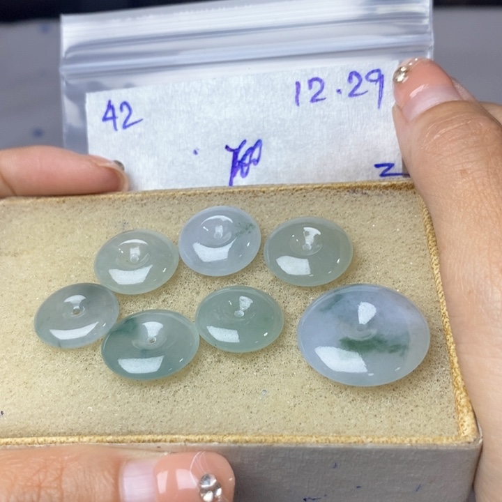 不***说定制翡翠未镶嵌不退