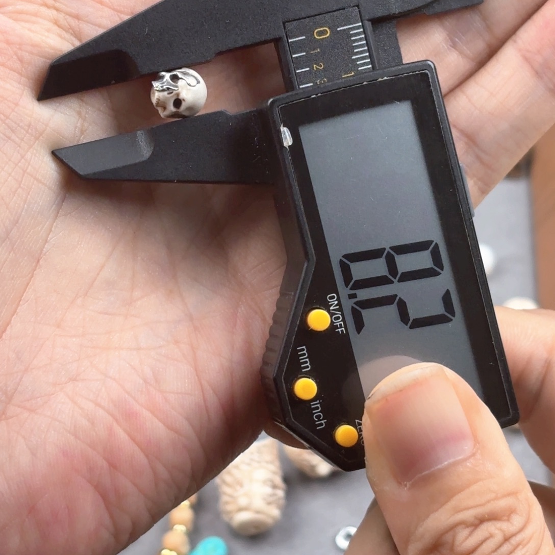 发***朵假面骷髅配珠8.2mm一个