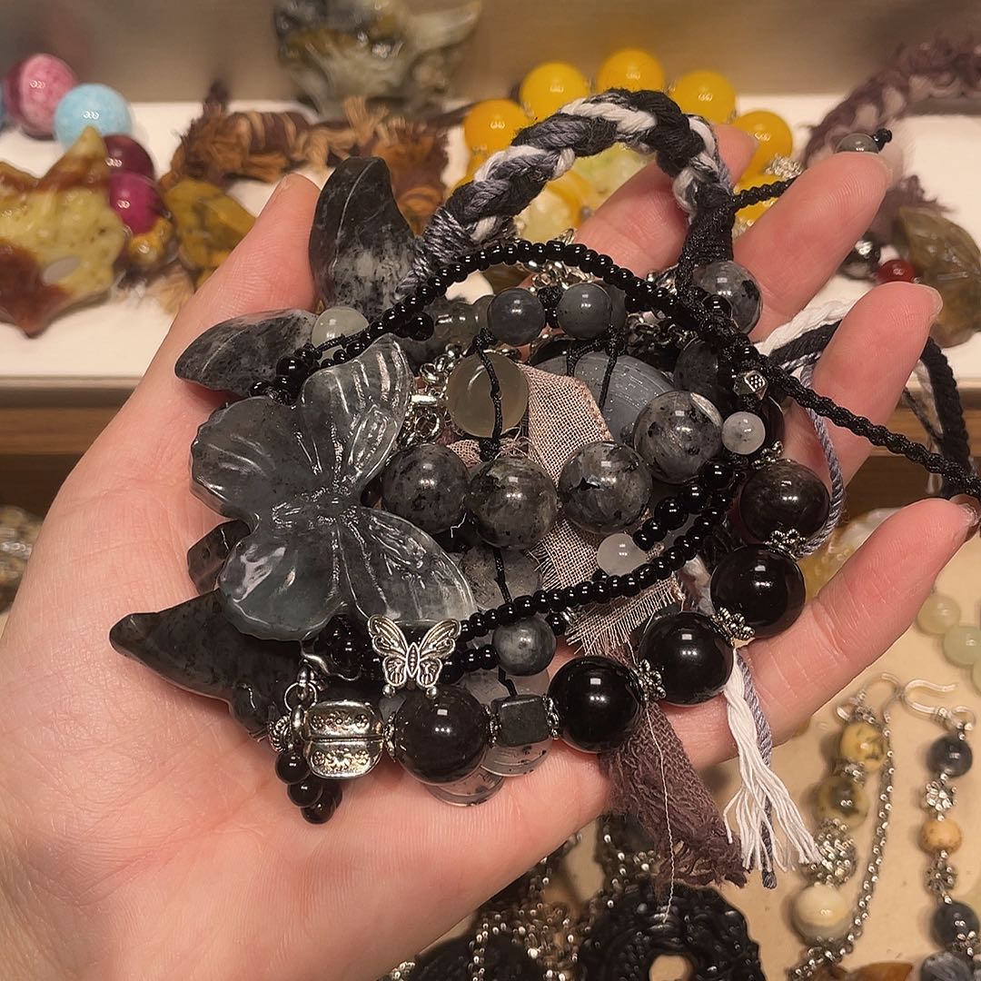 蕊***.蛇纹石玉合金颈饰