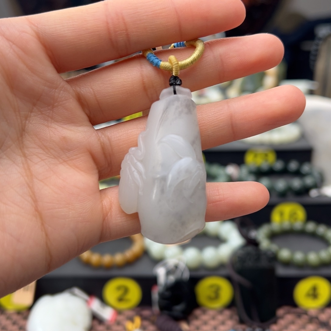 吊坠(赠链)未镶嵌和田玉和田玉黑山料青花吊坠