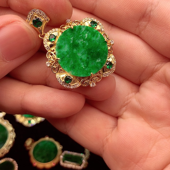 翡翠颈饰银S925镶嵌翡翠