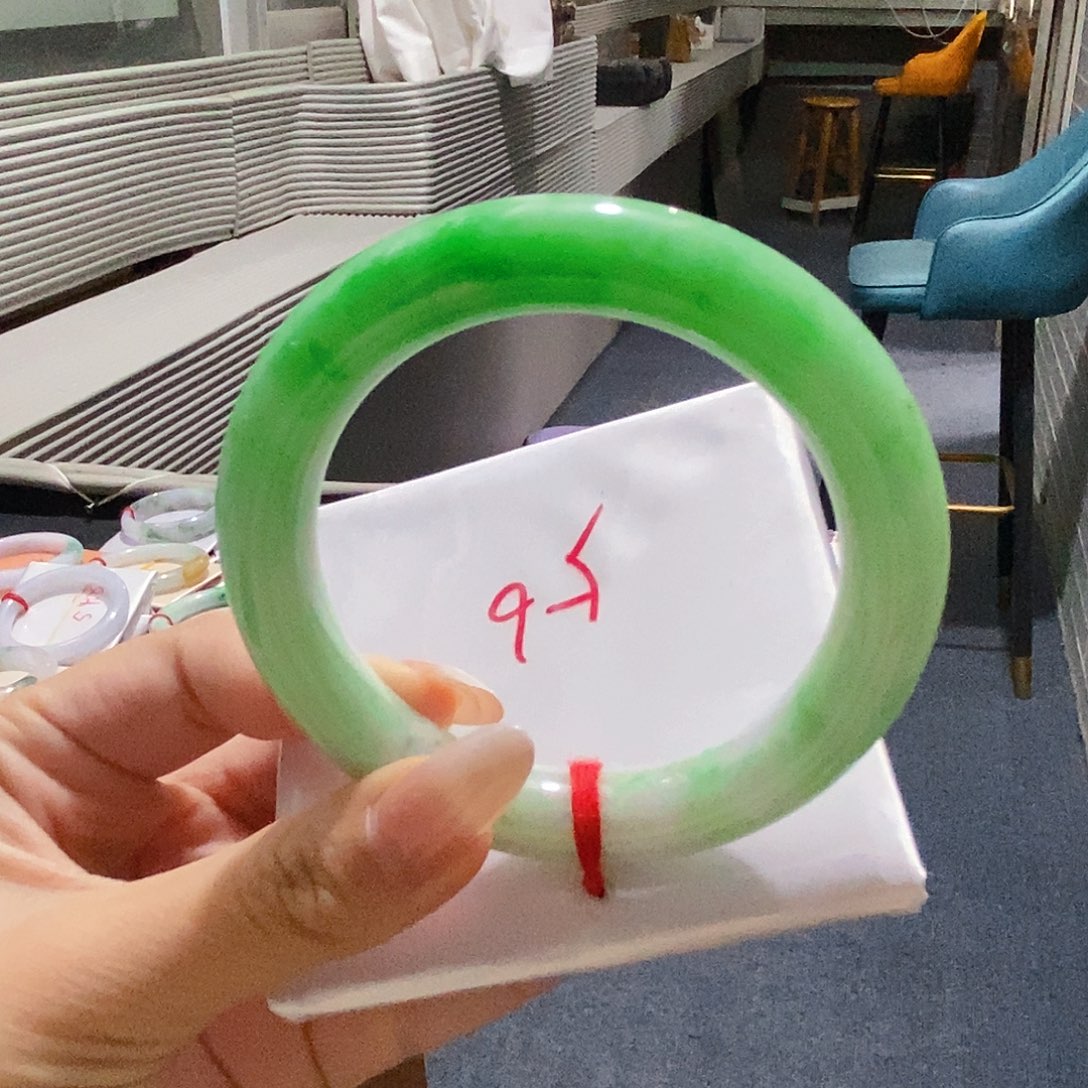 翡翠未镶嵌手镯手镯