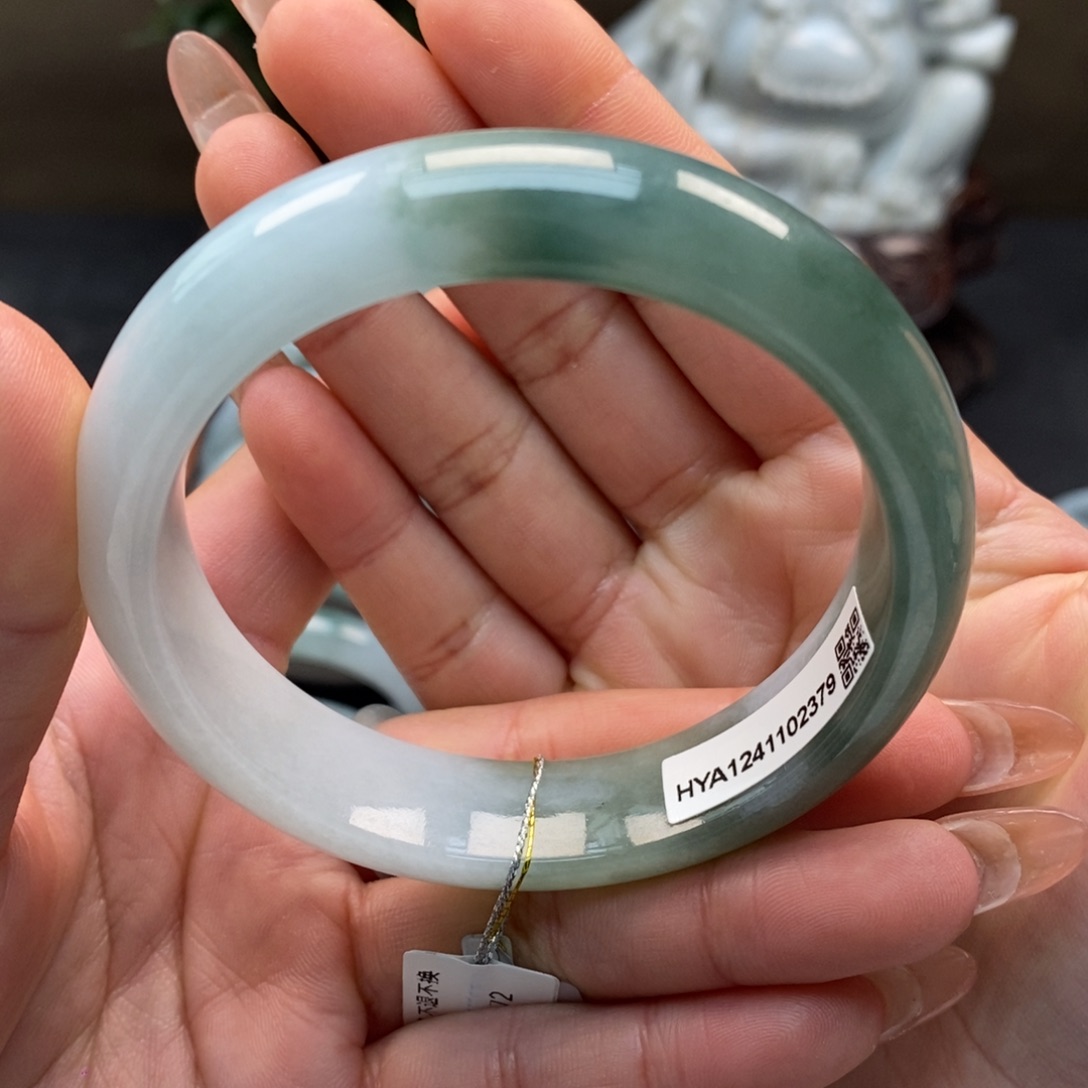 翡翠手镯未镶嵌天然
