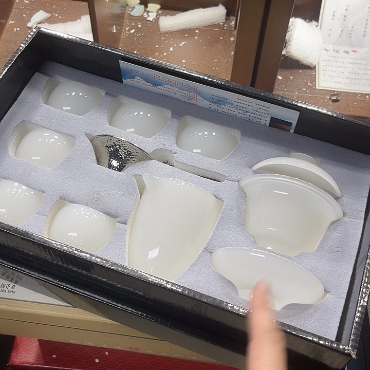 孤品茶具套装等。        